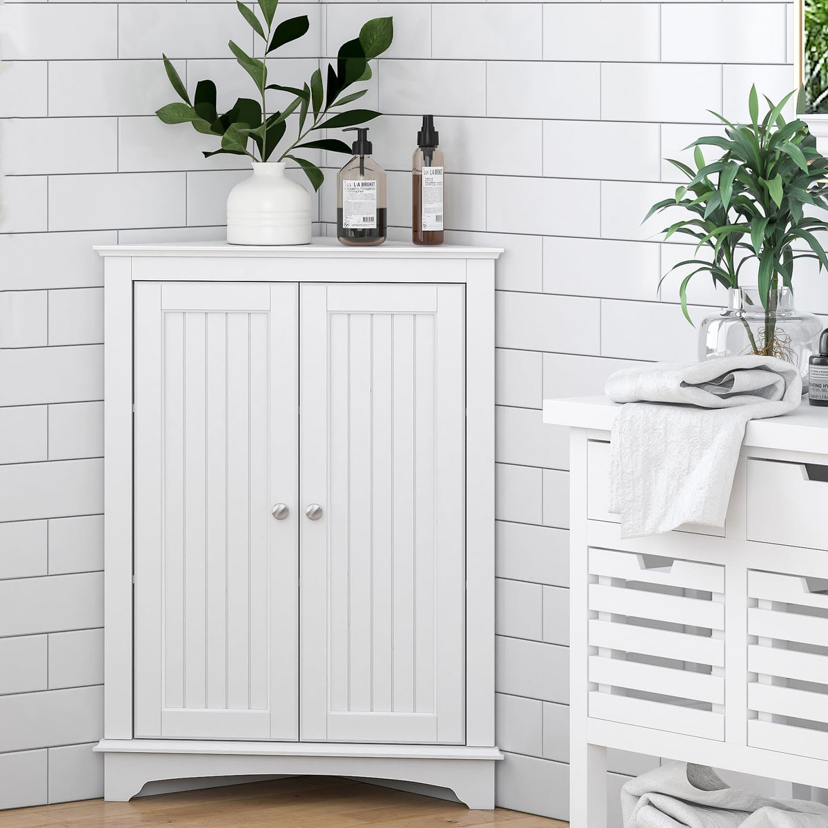 White Corner Bathroom Cabinet with Doors and Adjustable Shelf N4129